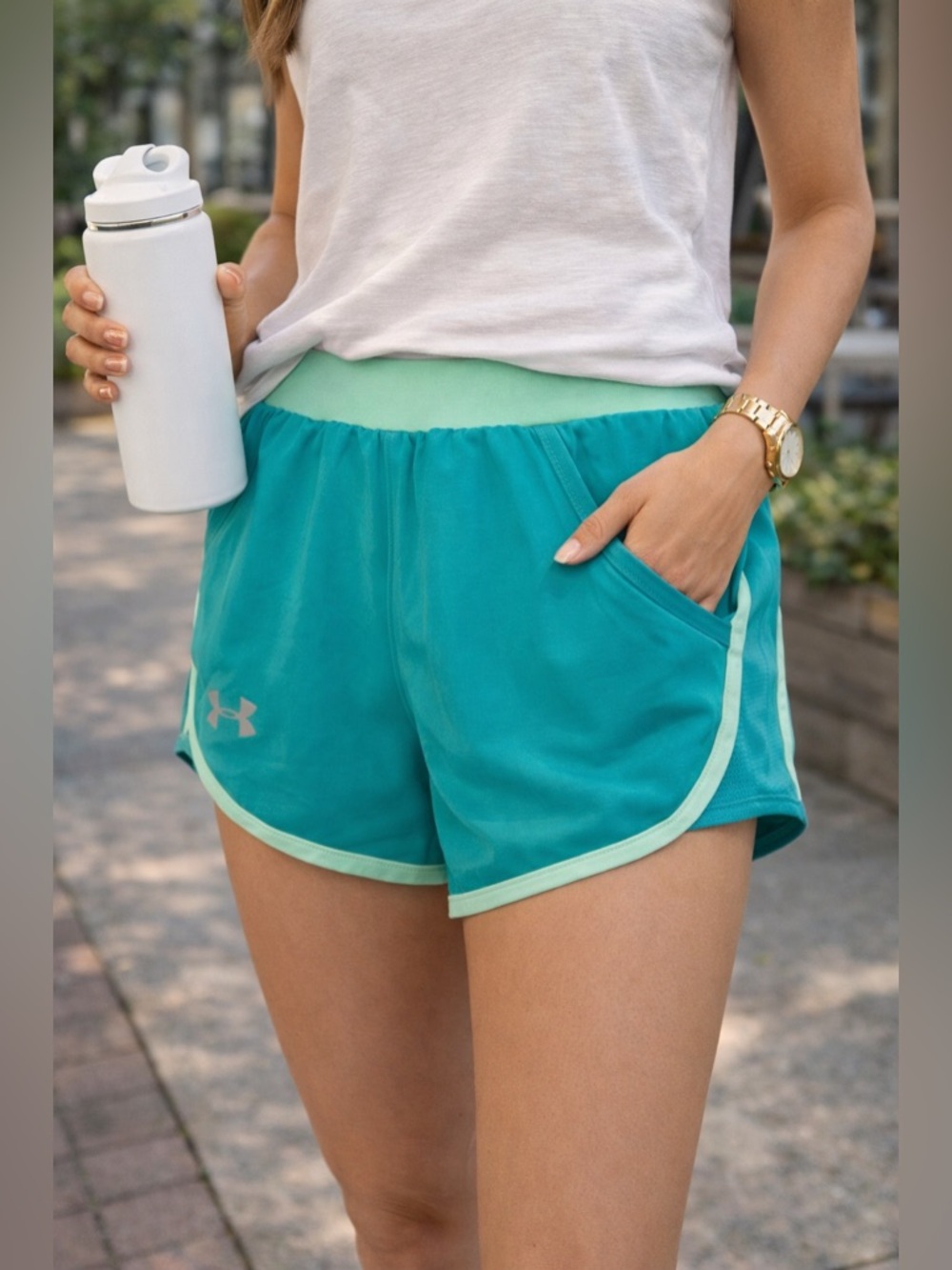 493 NWT Under Armour Teal Athletic Shorts Small Running Gym 2.5” Inseam Mint
